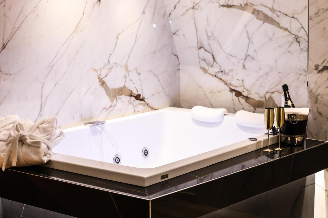 Municipio Luxury Suite Naples Exterior photo